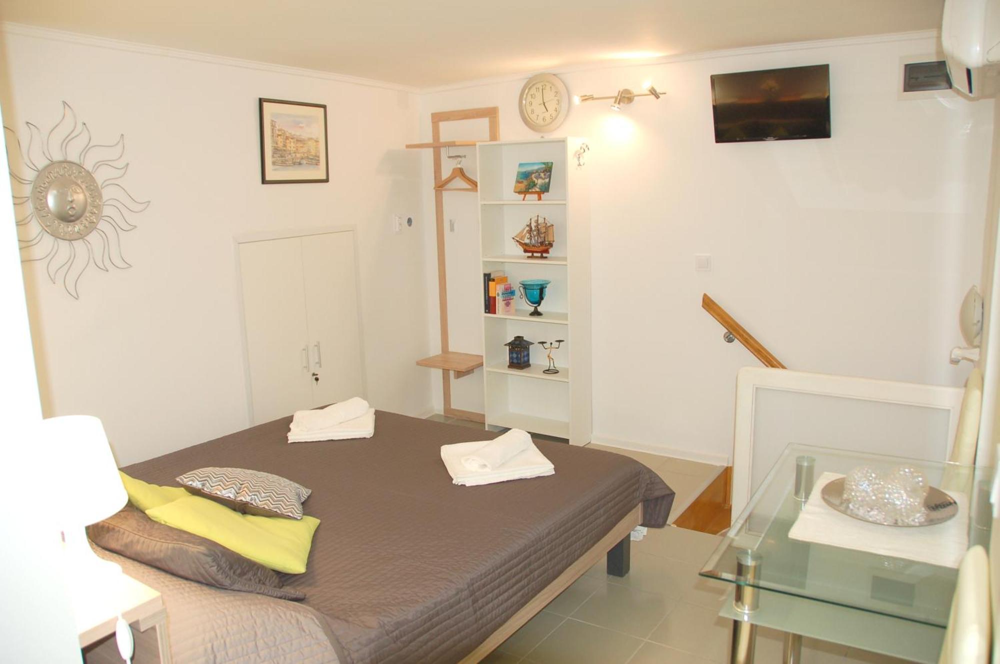 Studio "Sunrise" โรวีน ภายนอก รูปภาพ