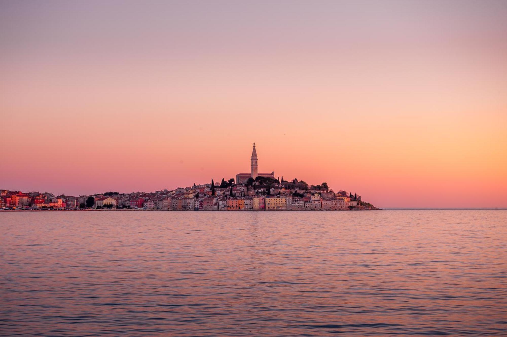 Studio "Sunrise" โรวีน ภายนอก รูปภาพ